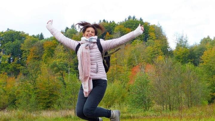 ছোট থেকে বইয়ের পাতায়, রাস্তার ধারের দেওয়ালে চোখে পড়েছে ‘স্বাস্থ্যই সম্পদ’ লেখা। কিন্তু বড় হওয়ার সঙ্গে সঙ্গে দায়িত্ব যত বেড়েছে, সুস্বাস্থ্যের সঙ্গে ততই দূরত্ব বেড়েছে আমাদের।