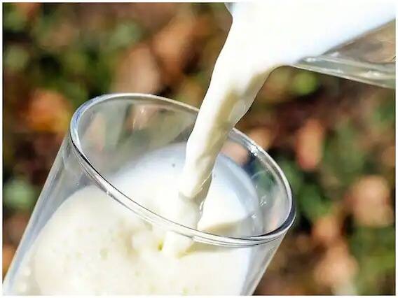 गाईच्या दुधातही ओमेगा - 3 फॅटी अॅसिड आढळते. याशिवाय व्हिटॅमिन डी आणि कॅल्शियमसाठीही गायीचे दूध फायदेशीर मानले गेले आहे.