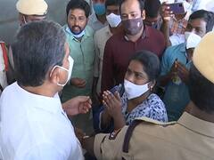 Out Sourcing Employees: సజ్జల కాళ్లపై పడ్డ ఔట్ సోర్సింగ్ ఉద్యోగిని, పీఆర్సీ అమలు చేయాలని విజ్ఞప్తి