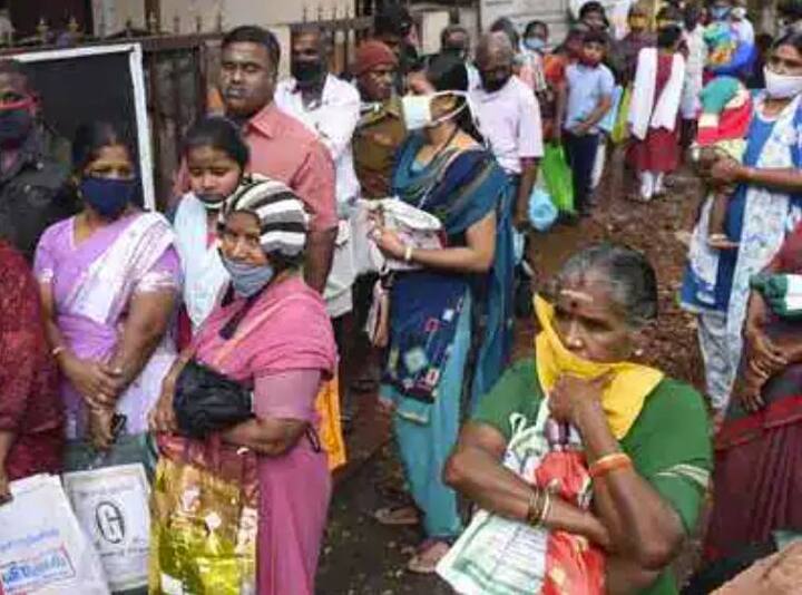 ਯੋਗੀ ਸਰਕਾਰ ਨੇ ਪੀਐਮਜੀਕੇਵਾਈ ਨੂੰ ਹੋਲੀ ਤੱਕ ਵਧਾ ਦਿੱਤਾ ਸੀ। ਪਰ ਚੋਣ ਮਾਹੌਲ ਦੇ ਮੱਦੇਨਜ਼ਰ ਸਰਕਾਰ ਨੇ ਮਹੀਨੇ ਵਿੱਚ ਦੋ ਵਾਰ ਰਾਸ਼ਨ ਦੇਣ ਦਾ ਐਲਾਨ ਕੀਤਾ ਸੀ।ਸਰਕਾਰ ਨੇ ਪ੍ਰਧਾਨ ਮੰਤਰੀ ਗਰੀਬ ਕਲਿਆਣ ਅੰਨਾ ਯੋਜਨਾ (PMGKAY) ਦੇ ਤਹਿਤ ਮੁਫਤ ਰਾਸ਼ਨ ਦੀ ਸਹੂਲਤ ਪ੍ਰਦਾਨ ਕਰਨੀ ਸ਼ੁਰੂ ਕੀਤੀ ਸੀ। ਸ਼ੁਰੂ ਵਿੱਚ ਇਹ ਸਕੀਮ ਅਪ੍ਰੈਲ-ਜੂਨ 2020 ਦੀ ਮਿਆਦ ਲਈ ਸ਼ੁਰੂ ਕੀਤੀ ਗਈ ਸੀ, ਪਰ ਬਾਅਦ ਵਿੱਚ ਇਸਨੂੰ ਇਸ ਸਾਲ 30 ਨਵੰਬਰ, 2020 ਤੱਕ ਵਧਾ ਦਿੱਤਾ ਗਿਆ।