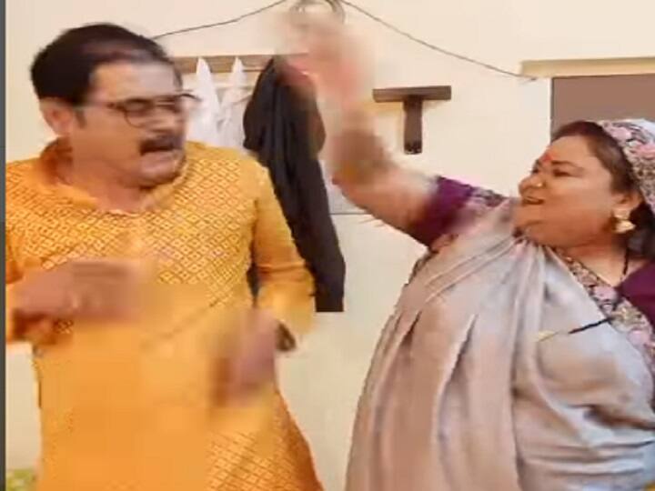 Bhabiji Ghar Par Hain Amma Ji Aka Soma Rathod Slap Rohitash Gaud Aka Tiwari Ji Watch Video Kachcha Badam पर डांस करते हुए 'तिवारी जी' से हो गई गड़बड़, 'अम्मा' ने सबके सामने गाल पर जड़ दिया थप्पड़!