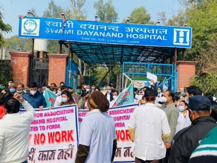 Delhi Doctors Strike for last 3 months for salary MCD Mayor Shyam Sundar told not terminated anyone ANN Delhi Doctors Strike: दिल्ली में तीन महीने से चल रही डॉक्टरों की हड़ताल को लेकर आई है ये बड़ी खबर