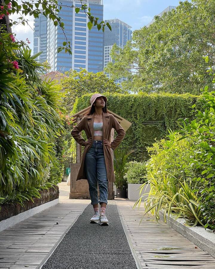 ప్రియా ప్రకాష్ వారియర్ లేటెస్ట్ మోడ్రన్ లుక్ (Image courtesy - @Priya Prakash Varrier/Instagram)