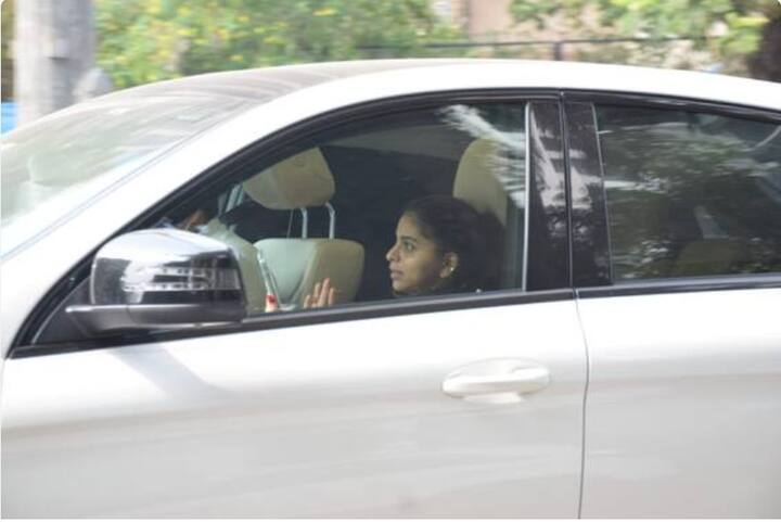 शाहरुख खानची (Shahrukh Khan) लाडकी लेक सुहाना खान (Suhana Khan) लक्झरी लाइफस्टाइलची शौकीन आहे.