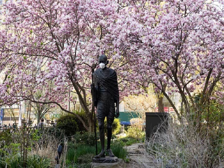 Life-Sized Mahatma Gandhi Statue Vandalised In New York, Indian Consulate Calls It 'Despicable' Life-Sized Mahatma Gandhi Statue Vandalised In New York, Indian Consulate Calls It 'Despicable'