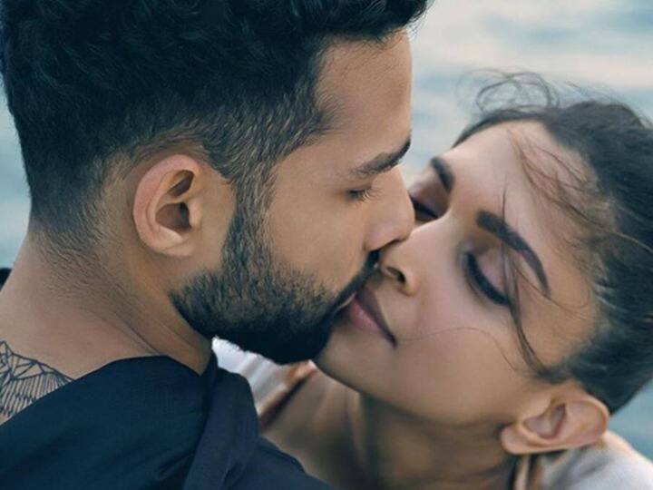 Gehraiyaan: Deepika Padukone के साथ रोमांस करने की बात सुनकर घबरा गए थे Siddhant Chaturvedi! Siddhant Chaturvedi talks on being intimate with Deepika Padukone in Gehraiyaan Gehraiyaan: Deepika Padukone के साथ रोमांस करने की बात सुनकर घबरा गए थे Siddhant Chaturvedi!