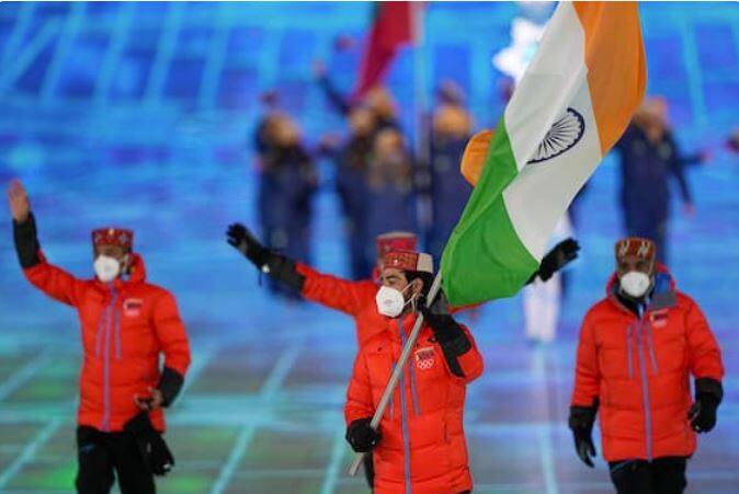 ਚੀਨ ਦੇ ਰਾਸ਼ਟਰਪਤੀ ਸ਼ੀ ਜਿਨਪਿੰਗ ਨੇ ਬਰਫਬਾਰੀ ਅਤੇ ਸਰਦੀਆਂ ਦੇ ਮੌਸਮ ਵਿੱਚ ਨੈਸ਼ਨਲ ਸਟੇਡੀਅਮ ਵਿੱਚ ਆਯੋਜਿਤ ਉਦਘਾਟਨੀ ਸਮਾਗਮ ਦੌਰਾਨ ਖੇਡਾਂ ਦੀ ਸ਼ੁਰੂਆਤ ਦਾ ਐਲਾਨ ਕੀਤਾ। ਇਸੇ ਬਰਡਜ਼ ਨੇਸਟ ਸਟੇਡੀਅਮ ਨੇ 2008 ਓਲੰਪਿਕ (ਗਰਮੀ ਖੇਡਾਂ) ਦੇ ਉਦਘਾਟਨੀ ਸਮਾਗਮ ਦੀ ਮੇਜ਼ਬਾਨੀ ਕੀਤੀ ਸੀ। ਇਸ ਨਾਲ ਬੀਜਿੰਗ ਗਰਮੀਆਂ ਅਤੇ ਸਰਦ ਰੁੱਤ ਓਲੰਪਿਕ ਦੀ ਮੇਜ਼ਬਾਨੀ ਕਰਨ ਵਾਲਾ ਦੁਨੀਆ ਦਾ ਪਹਿਲਾ ਸ਼ਹਿਰ ਬਣ ਗਿਆ ਹੈ। ਇਸ ਤੋਂ ਪਹਿਲਾਂ ਜਿਨਪਿੰਗ ਅਤੇ ਅੰਤਰਰਾਸ਼ਟਰੀ ਓਲੰਪਿਕ ਕਮੇਟੀ ਦੇ ਪ੍ਰਧਾਨ ਥਾਮਸ ਇਕੱਠੇ ਸਟੇਡੀਅਮ ਪਹੁੰਚੇ ਸਨ। ਮਹਾਮਾਰੀ ਦੌਰਾਨ ਟੋਕੀਓ (ਗਰਮੀ ਓਲੰਪਿਕ) ਤੋਂ ਬਾਅਦ ਪਿਛਲੇ ਛੇ ਮਹੀਨਿਆਂ ਵਿੱਚ ਇਹ ਦੂਜੀ ਓਲੰਪਿਕ ਹੈ।