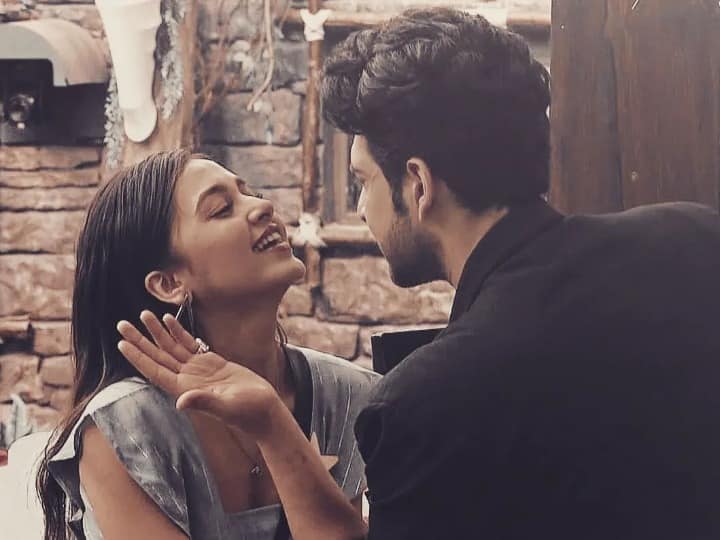 Tejasswi Prakash नहीं इस शख्स को Karan Kundrra शादी के लिए करेंगे प्रपोज, Bigg Boss 15 विनर ने खुद किया खुलासा tejasswi prakash reveals Karan kundrra is yet to propose to her she thinks he may propose to Umar Riaz Tejasswi Prakash नहीं इस शख्स को Karan Kundrra शादी के लिए करेंगे प्रपोज, Bigg Boss 15 विनर ने खुद किया खुलासा