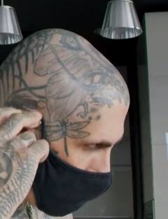 Trending: शरीर पर 864 कीड़ों वाला टैटू बनवाकर शख्स ने अपने नाम किया गिनीज वर्ल्ड रिकॉर्ड, देखें तस्वीरें