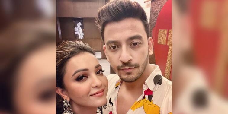 Bonny Koushani Dance: Bonny sengupta and Koushani Mukherjee dance to pushpa song srivalli at mandarmani Bonny Koushani Dance: মন্দারমণির সৈকতে 'শ্রীভল্লি', ট্রেন্ডে গা ভাসালেন বনি-কৌশানি