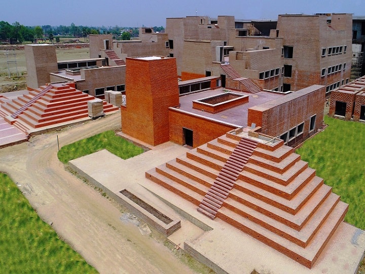 बता दें कि नालंदा विश्वविद्यालय दुनिया का पहला विश्वविद्यालय है. विश्वविद्यालय की स्थापना गुप्त काल के दौरान पांचवीं सदी में हुई थी, लेकिन सन् 1193 में आक्रमण के बाद इसे नेस्तनाबूत कर दिया गया था.