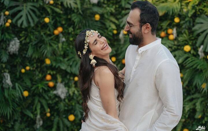 आजकाल टेलिव्हिजनपासून ते बॉलिवूडपर्यंत लग्नसराई सुरु झाली आहे. अलीकडेच कतरिना कैफ(Katrina kaif)-विकी कौशल (Vicky Kaushal) विवाह बंधनात अडकले. त्यानंतर, अंकिता लोखंडे (Ankita Lokhande)-विकी जैन (Vicky Jain) आणि मौनी रॉय (Mouni Roy)-सूरज नांबियार (Suraj Nambiar) यांचा विवाह पार पडला. आता आणखी एका टेलिव्हिजन अभिनेत्रीचा यामध्ये समावेश होणार आहे. (all photo: karishmatanna/ig)