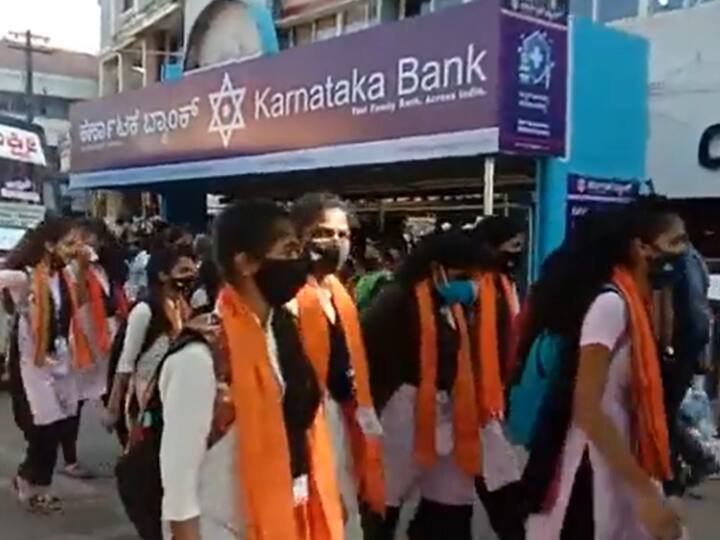 Karnataka: Students Donning Saffron Scarves March To College Amid Hijab Row Karnataka: Students Donning Saffron Scarves March To College Amid Hijab Row