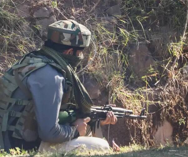 Jammu and Kashmir: Two terrorists neutralised in encounter at Srinagar's Zakura Jammu Kashmir Encounter: Srinagarના જકુરામાં સુરક્ષાદળોએ બે આતંકીઓને માર્યા ઠાર