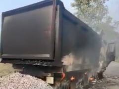 Chhattigarh News: बीजापुर में जारी है नक्सलियों का तांडव, निर्माण कार्य में लगे वाहनों और मशीनों में लगाई आग