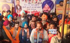 ਹੌਟ ਸੀਟ 'ਤੇ ਡਟਕੇ ਪ੍ਰਚਾਰ ਕਰ ਰਹੇ ਬਿਕਰਮ ਮਜੀਠੀਆ, ਲਾਉਣਗੇ ਅੱਡੀ ਚੋਟੀ ਦਾ ਜ਼ੋਰ