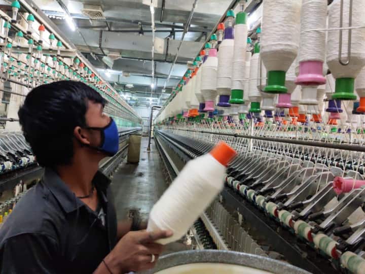 Maharashtra Akola Cotton to Textile manufacturing industry model stood in Akola अकोल्यात उभं राहिलं 'कापूस ते कापड' निर्मितीच्या उद्योगाचं 'मॉडेल