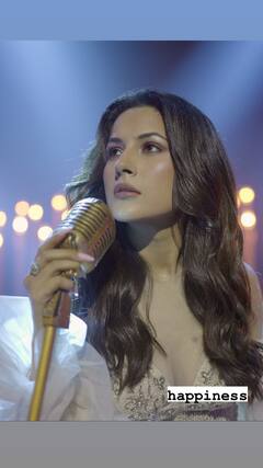 Shehnaaz Gill Photos: बिखरे बाल, अनसुलझे सवाल...सिद्धार्थ शुक्ला के जाने के बाद कुछ ऐसा है शहनाज गिल के दिल का हाल