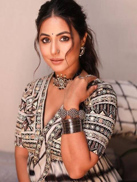 हमेशा टू द पॉइंट होता है Hina Khan का स्टाइल, खुद देख लीजिए खूबसूरत अंदाज़