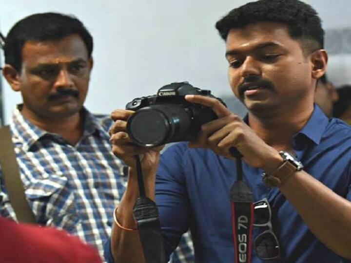 Thalapathy Vijay turns photographer for directors Lokesh, Nelson and Atlee Vijay | முத்தான மூன்று இயக்குநர்கள்.. சைலண்டாக விஜய் எடுத்த க்ளிக்.... வைரலாகும் போட்டோ!