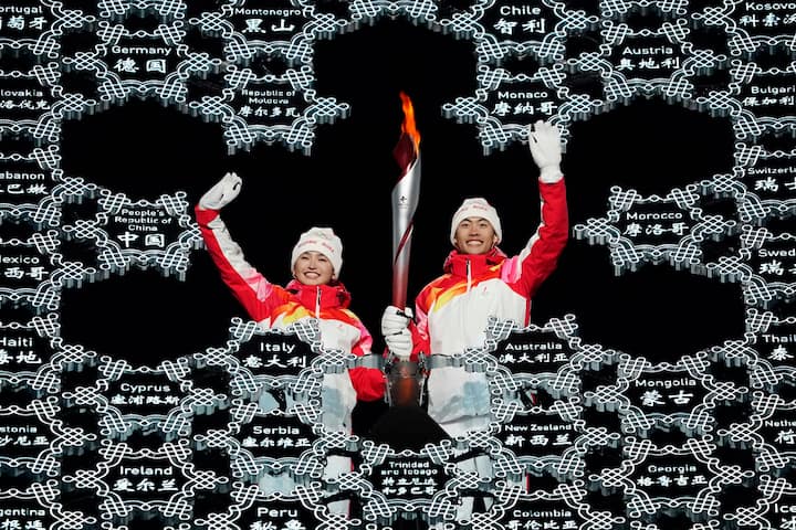 भारत ने गुरुवार को घोषणा की कि बीजिंग में भारतीय दूतावास के मामलों के प्रमुख 2022 शीतकालीन ओलंपिक के उद्घाटन या समापन समारोह में हिस्सा नहीं लेंगे क्योंकि चीन ने गलवान घाटी झड़प में शामिल सैन्य कमांडर को इस प्रतिष्ठित खेल प्रतियोगिता का मशाल धारक बनाकर सम्मानित किया है.