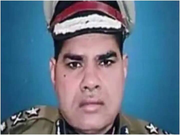 UP News: पुलिस अधिकारी का अजीबो-गरीब आदेश, ऑफिसों में क्यों अपनी तस्वीर लगवाना चाहते हैं पीएसी के आईजी UP News viral office order of IG PAC why he wants his pic in office of PAC UP News: पुलिस अधिकारी का अजीबो-गरीब आदेश, ऑफिसों में क्यों अपनी तस्वीर लगवाना चाहते हैं पीएसी के आईजी