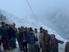 Uttarkashi Snowfall: उत्तरकाशी में बारिश-बर्फबारी के चलते गंगोत्री-यमनोत्री हाइवे समेत 21 लिंक मार्ग बंद, जानिए प्रशासन ने क्या कहा