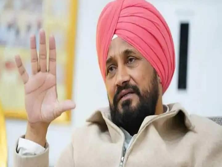 Punjab Elections : मुख्यमंत्री पदासाठी चरणजीत सिंह चन्नी यांना काँग्रेसची पसंती, राहुल गांधी यांची घोषणा Congress declares Charanjit Singh Channi for CM post Rahul Gandhi announces Punjab Elections : मुख्यमंत्री पदासाठी चरणजीत सिंह चन्नी यांना काँग्रेसची पसंती, राहुल गांधी यांची घोषणा