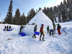 IN PICS: కశ్మీర్‌లో నయా టూరిజమ్‌ స్పాట్‌గా ఇగ్లూ రెస్టారెంట్‌