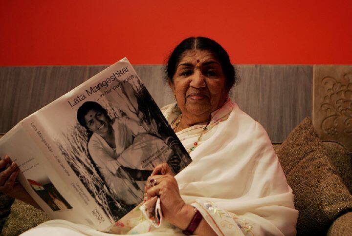 Lata Mangeshkar के निधन से बेहद दुखी हैं महानायक Amitabh Bachchan, कहा- अब स्वर्ग में गूंजेगी आवाज़