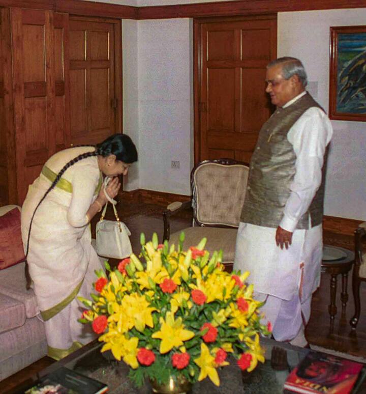পছন্দ ছিল সিনেমা দেখা। ভক্ত ছিলেন গোয়েন্দা সিনেমার। জেমস বন্ড হোক বা শার্লক হোমস, দেখতেন প্রায় সবই। হলিউডের ছবি দ্য কিং দেখেছেন প্রায় পনেরো বার।