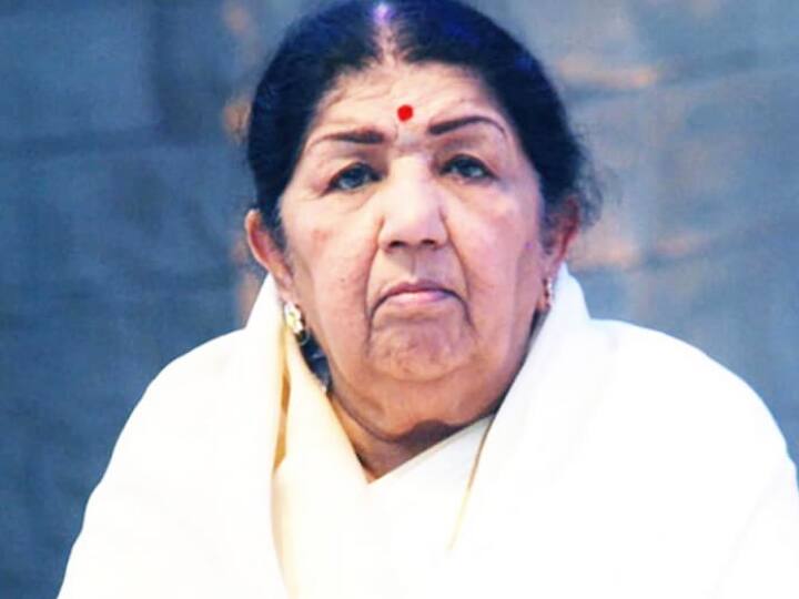 स्वर कोकिला और भारत रत्न लता मंगेशकर (Lata Mangeshkar) का रविवार को मुंबई में निधन हो गया. उनके निधन से हर ओर शोक की लहर है. लता मंगेशकर ने बॉलीवुड के साथ-साथ भोजपुरी में भी गीत गाए हैं.