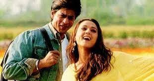 लता जी ने वीर-जारा फिल्म में प्रीती जिंटा की अवाज में ऐसा देश है मेरा सॉन्ग गाया था.
