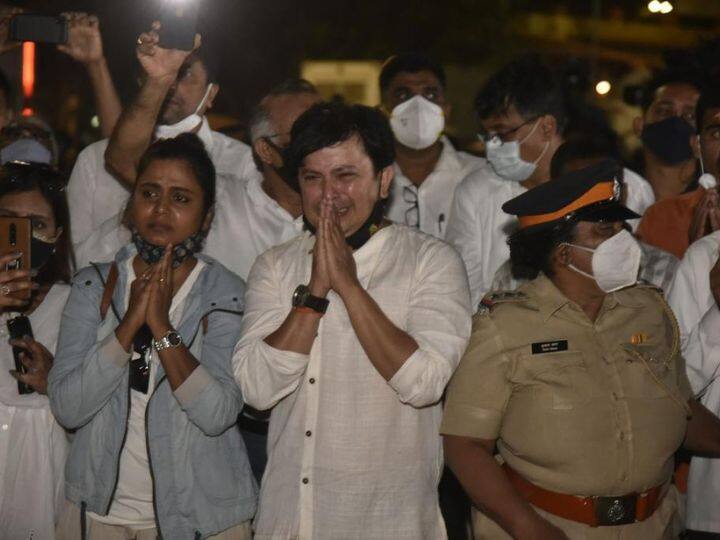 मराठी चित्रपटसृष्टीतील अभिनेते-अभिनेत्री यावेळी उपस्थित होते.