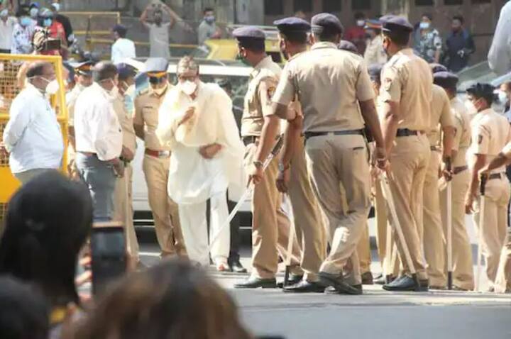 સ્વર કોકિલા લતા મંગેશકર આપણી વચ્ચે નથી રહ્યા. લતા દીદીએ રવિવારે સવારે 8 વાગે મુંબઈની બ્રીચ કેન્ડી હોસ્પિટલમાં અંતિમ શ્વાસ લીધા. તેમના નિધનના સમાચારથી સમગ્ર દેશમાં શોકનો માહોલ છે. નમ આંખો સાથે સ્ટાર્સ તેમને શ્રદ્ધાંજલિ આપવા માટે તેમના ઘરે પહોંચી રહ્યા છે.