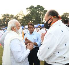 Lata Mangeshkar : पंतप्रधान नरेंद्र मोदी यांनी लता दीदींना वाहिली श्रद्धांजली