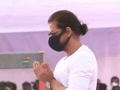 Lata Mangeshkar Funeral Photos : શાહરૂખે માંગી દુઆ.. પછી આમિર ખાને જોડ્યા હાથ... આ રીતે સ્ટાર્સે લતા તાઈને અંતિમ વિદાય આપી