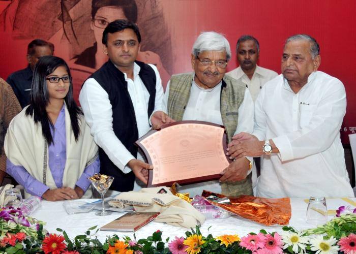 बकौल उदय प्रताप मुलायम ने उन्हें पलट कर जवाब दिया कि आपका मुलायम फेल नहीं होगा कभी. ऐसा ही हुआ भी. जब रिजल्ट आए तो मुलायम पास हो गए.