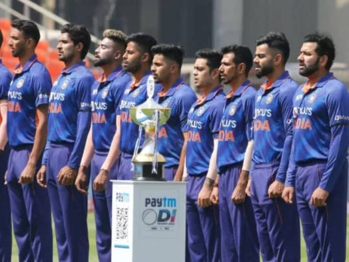 Lata Mangeshkar Passes Away: Indian Cricketers Wear Black Armbands To Pay Tribute To Lata Mangeshkar Ind vs WI, 1st ODI: Team India Players Sport Black Armbands To Mourn Loss Of Veteran Singer Lata Mangeshkar