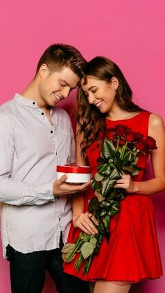 Valentine Week Astrology: इस वैलेंटाइन पार्टनर को राशि के अनुसार गिफ्ट देना होगा लाभकारी, रिश्तों में आएगी मजबूती