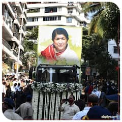 Photo | लता मंगेशकर याचं पार्थिव शिवाजी पार्ककडे रवाना!