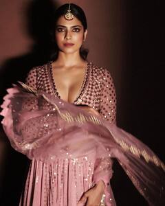 Actress malavika mohanan | நடிகை மாளவிகா மோகனின் அசத்தலான லேட்டஸ்ட் க்ளிக்ஸ்!