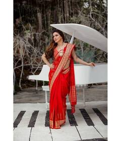 Shraddha Arya Photos: रेड साड़ी में श्रद्धा आर्या लग रही हैं बेहद कातिलाना, तस्वीरें देख फैंस के लिए मुश्किल हुआ नजरें हटाना