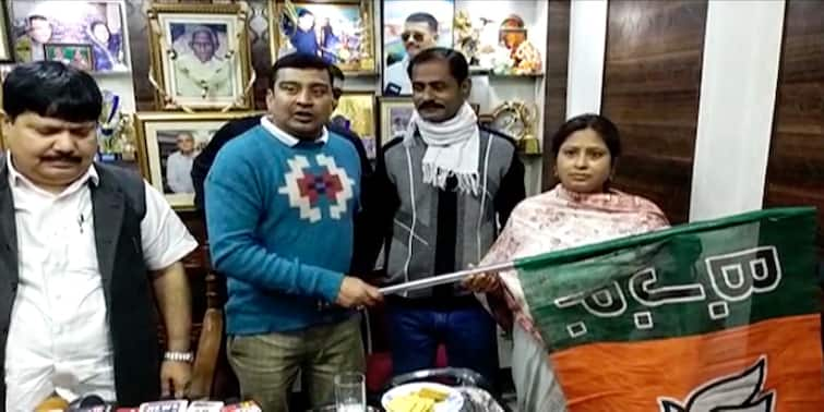 North 24 Parganas Garulia Two TMC Leaders Left Party joins BJP after not getting poll tickets North 24 Parganas : মেলেনি ভোটে লড়ার টিকিট, গারুলিয়ায় তৃণমূল ছেড়ে বিজেপিতে যোগ