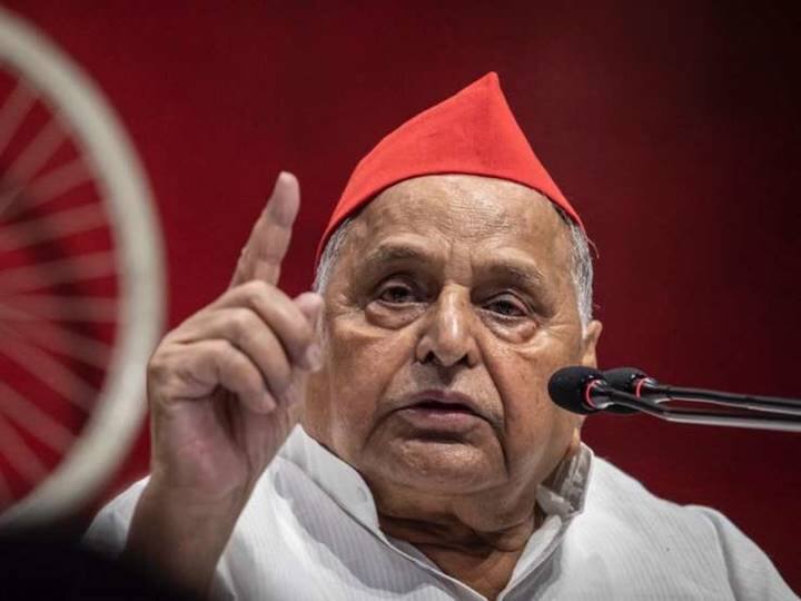 मुलायम सिंह यादव तीन बार यूपी के सीएम रहे. मुलायम फिलहाल में मैनपुरी से लोकसभा सांसद हैं. उनके पास कोई भी हथियार नहीं है.