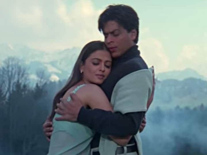 मोहब्बतें फिल्म में लता जी ने ऐश्वर्या राय की अवाज में हमको हमी से चुरा लो सॉन्ग गाया था.