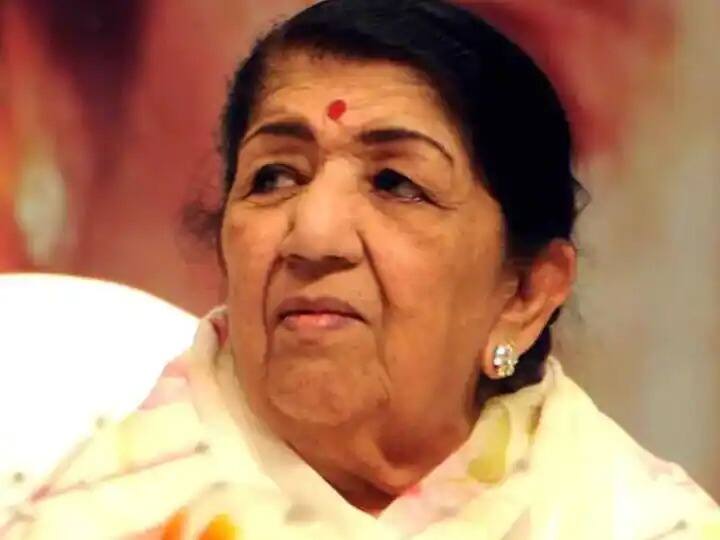 Lata Mangeshkar Passes Away The state government has declared a public holiday in the state on Monday Lata Mangeshkwar Passes Away : लता मंगेशकर यांच्या निधनामुळे दुखवटा, सोमवारी राज्यात सार्वजनिक सुट्टी जाहीर