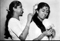 ਬਚਪਨ ਤੋਂ ਜਵਾਨੀ ਤੱਕ Lata Mangeshkar ਦੀਆਂ ਅਣਦੇਖੀਆਂ ਤਸਵੀਰਾਂ, ਭੁਲਾਏ ਨਹੀਂ ਭੁੱਲੇਗੀ ਲਤਾ ਦੀਦੀ ਦੀ ਯਾਦ, ਹੁਣ ਤੱਕ ਗਾਏ 30 ਹਜ਼ਾਰ ਤੋਂ ਵੀ ਵੱਧ ਗਾਣੇ