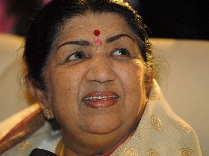 Lata Mangeshkar Passes away 92 Minister Nitin Gadkari Reacts Indian playback singer Lata Mangeshkar dies after prolonged hospitalisation post covid 'Swar Kokila' Lata Mangeskar's Demise Is Irreparable Loss: Nitin Gadkari Pays Last Respects At Breach Candy Hospital