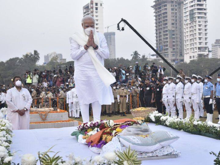 लता मंगेशकर यांना श्रद्धांजली वाहण्यासाठी पंतप्रधान नरेंद्र मोदी थेट मुंबईत पोहोचले होते.